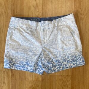 Tommy Hilfiger Women's White and Blue Patterned Shorts